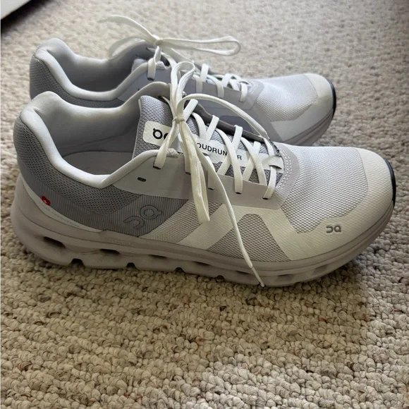 On Cloud Light Gray and White Sneakers - Picture 4 of 6